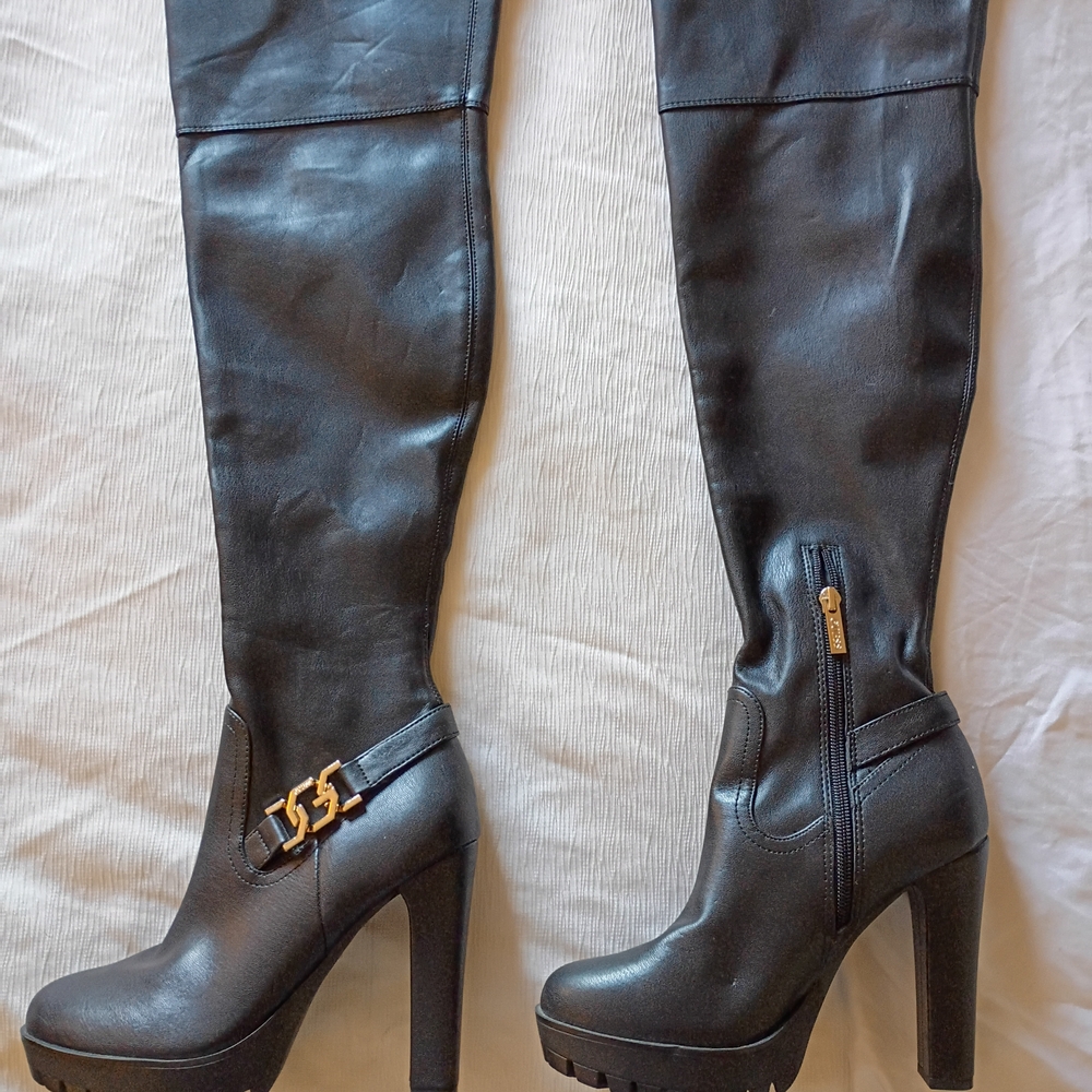 Black Knee-High Leather Boots never been worn